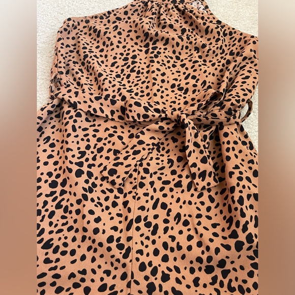 SHEIN Brown and Black Leopard Print Kids Romper - Picture 2 of 6
